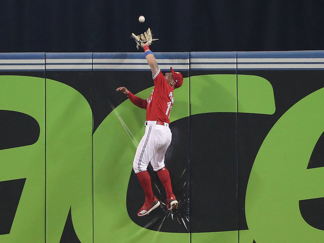 Dazzling catch by Tigers outfielder earns MLB play of the week honors 