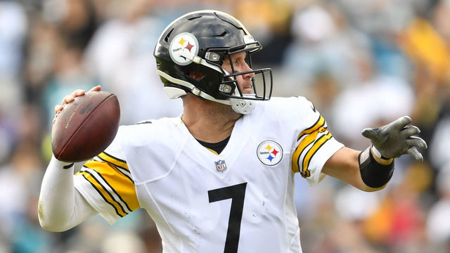 JACKSONVILLE, FL - NOVEMBER 18: Pittsburgh Steelers quarterback Ben Roethlisberger (7) throws from the pocket during the second half of an NFL game between the Pittsburgh Steelers and the Jacksonville Jaguars on November 18, 2018, at TIAA Bank Field.