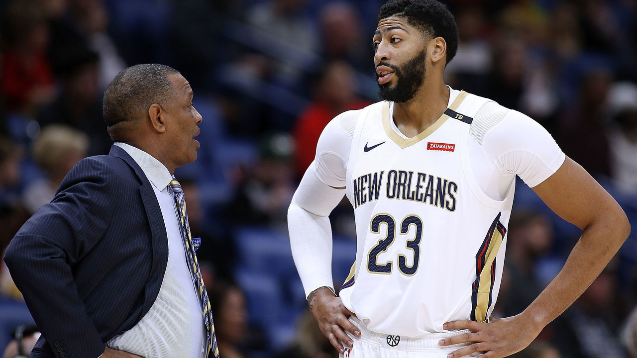 NEW ORLEANS, LA - NOVEMBER 10: Anthony Davis #23 of the New Orleans Pelicans and heach coach Alvin Gentry talk during the first half against the Phoenix Suns at the Smoothie King Center on November 10, 2018 in New Orleans, Louisiana.