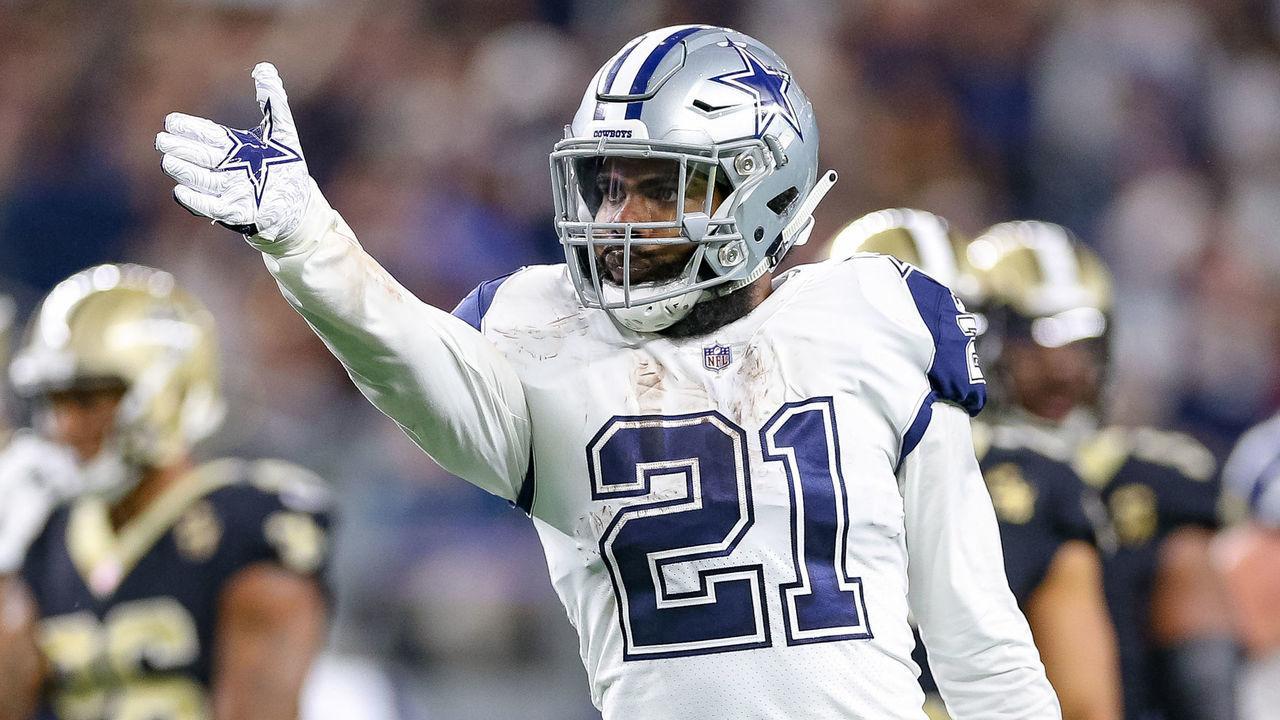 ARLINGTON, TX - NOVEMBER 29: Dallas Cowboys Running Back Ezekiel Elliott (21) gestures after run during the game between the Dallas Cowboys and New Orleans Saints on November 29, 2018 at AT&T Stadium in Arlington, TX.