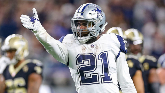 ARLINGTON, TX - NOVEMBER 29: Dallas Cowboys Running Back Ezekiel Elliott (21) gestures after run during the game between the Dallas Cowboys and New Orleans Saints on November 29, 2018 at AT&T Stadium in Arlington, TX.