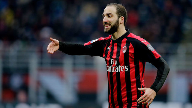 MILAN, ITALY - DECEMBER 22: Gonzalo Higuain of AC Milan during the Italian Serie A match between AC Milan v Fiorentina at the San Siro on December 22, 2018 in Milan Italy