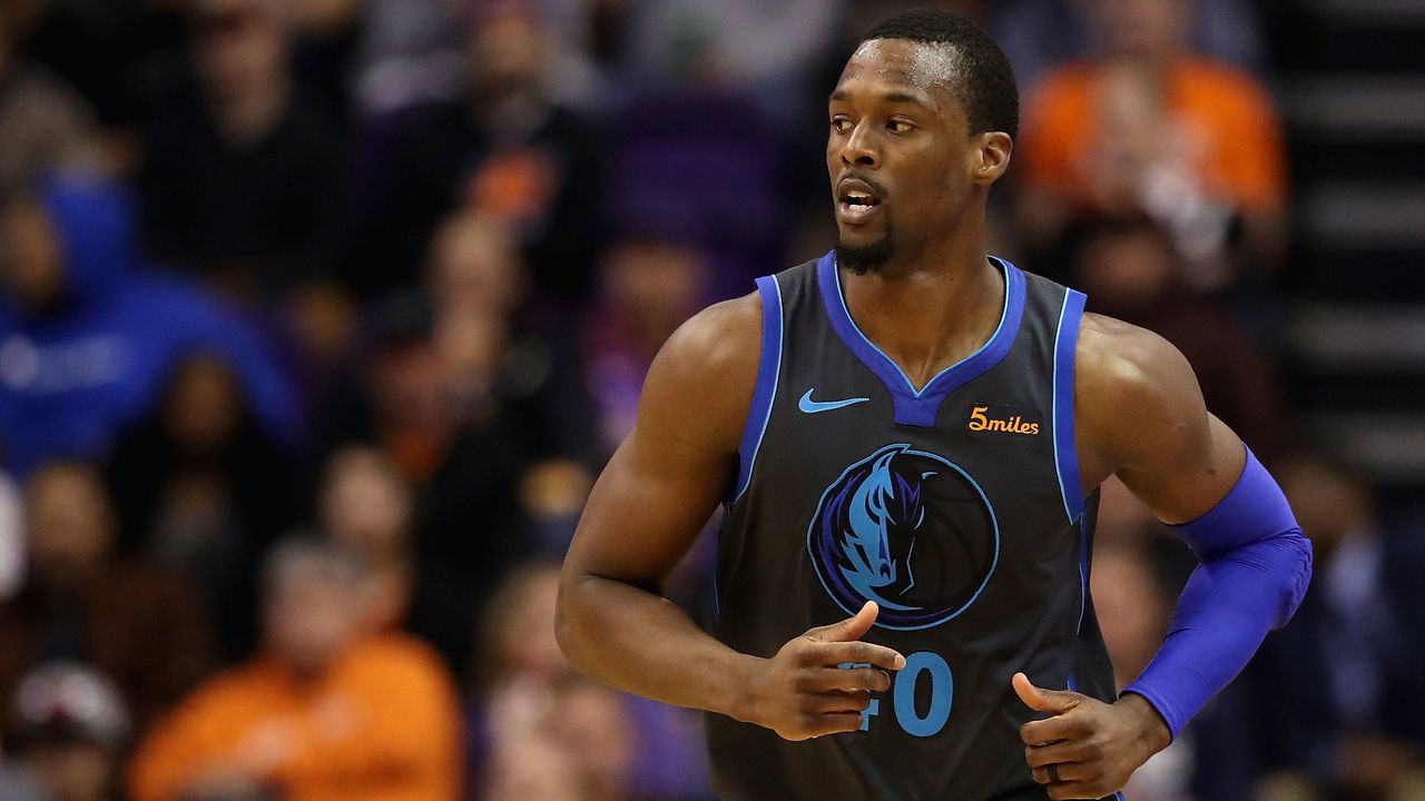 PHOENIX, ARIZONA - DECEMBER 13: Harrison Barnes #40 of the Dallas Mavericks during the NBA game against the Phoenix Suns at Talking Stick Resort Arena on December 13, 2018 in Phoenix, Arizona. The Suns defeated the Mavericks 99-89.