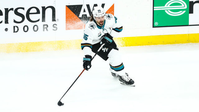 ST. PAUL, MN - DECEMBER 18: San Jose Sharks defenseman Erik Karlsson (65) skates with the puck in the second period during the game against the Minnesota Wild at Xcel Energy Center on December 18, 2018 in St. Paul, Minnesota.