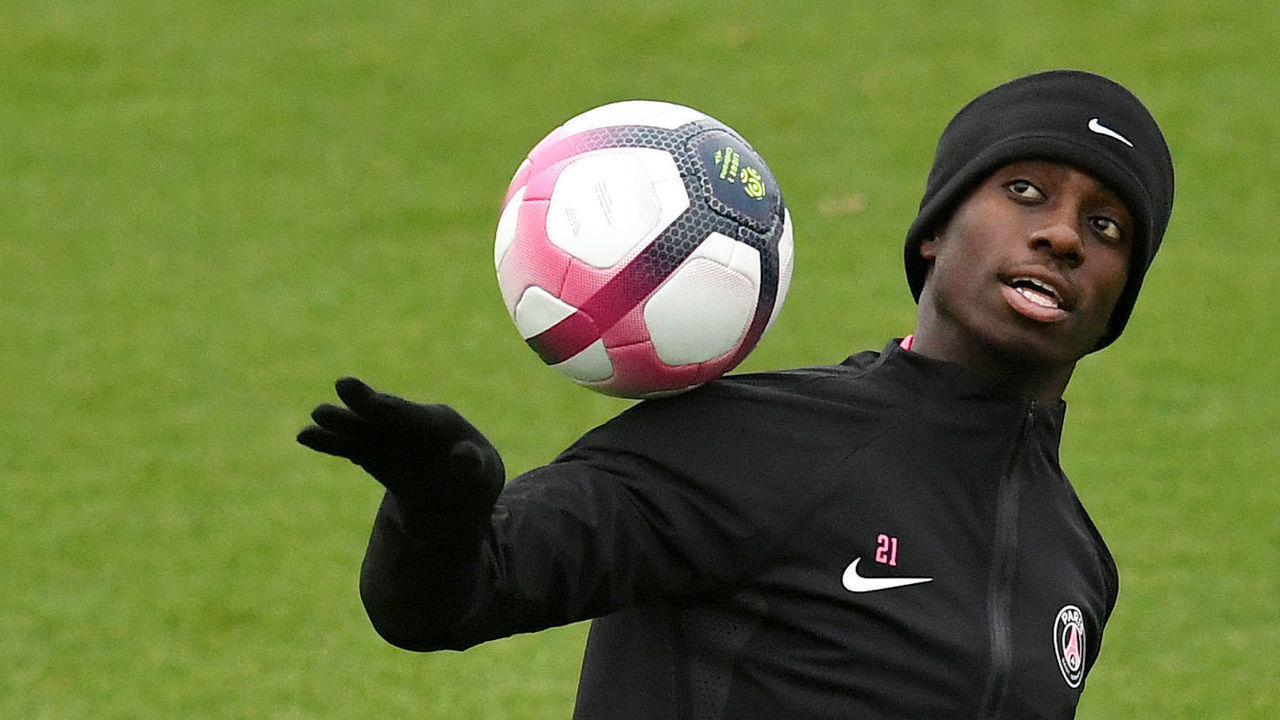Paris Saint-Germain's US forward Tim Weah controls the ball during a training session at the team's 'Camp des Loges' training grounds in Saint-Germain-en-Laye, west of Paris, on November 23, 2018, on the eve of the French L1 football match between Paris Saint-Germain (PSG) and Toulouse.