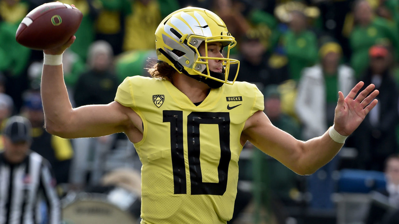 CORVALLIS, OREGON - NOVEMBER 23: Quarterback Justin Herbert #10 of the Oregon Ducks passes the ball during the first half of the game against the Oregon State Beavers at Reser Stadium on November 23, 2018 in Corvallis, Oregon.