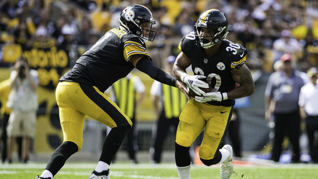 PITTSBURGH, PA - SEPTEMBER 16: Pittsburgh Steelers running back James Conner (30) takes a handoff from Pittsburgh Steelers quarterback Ben Roethlisberger (7) during the NFL football game between the Kansas City Chiefs and Pittsburgh Steelers on September 16, 2018 at Heinz Field in Pittsburgh PA.