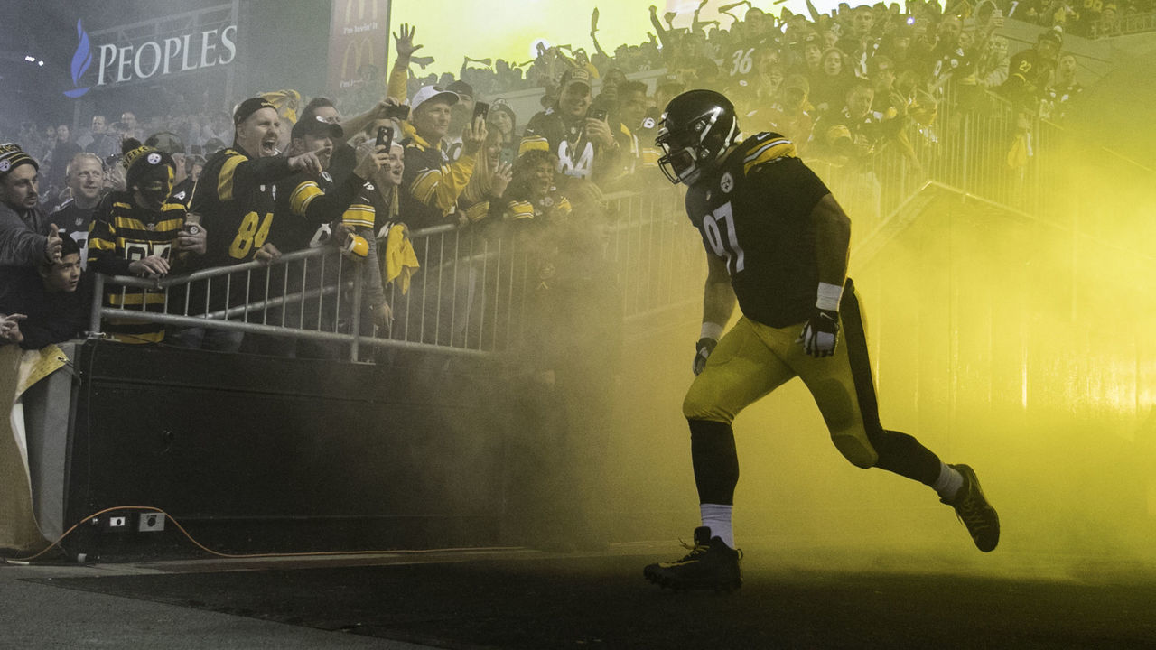 PITTSBURGH, PA -DECEMBER 02: Pittsburgh Steelers defensive end Cameron Heyward (97) is announced during the NFL football game between the Los Angeles Chargers and the Pittsburgh Steelers on December 02, 2018 at Heinz Field in Pittsburgh, PA.