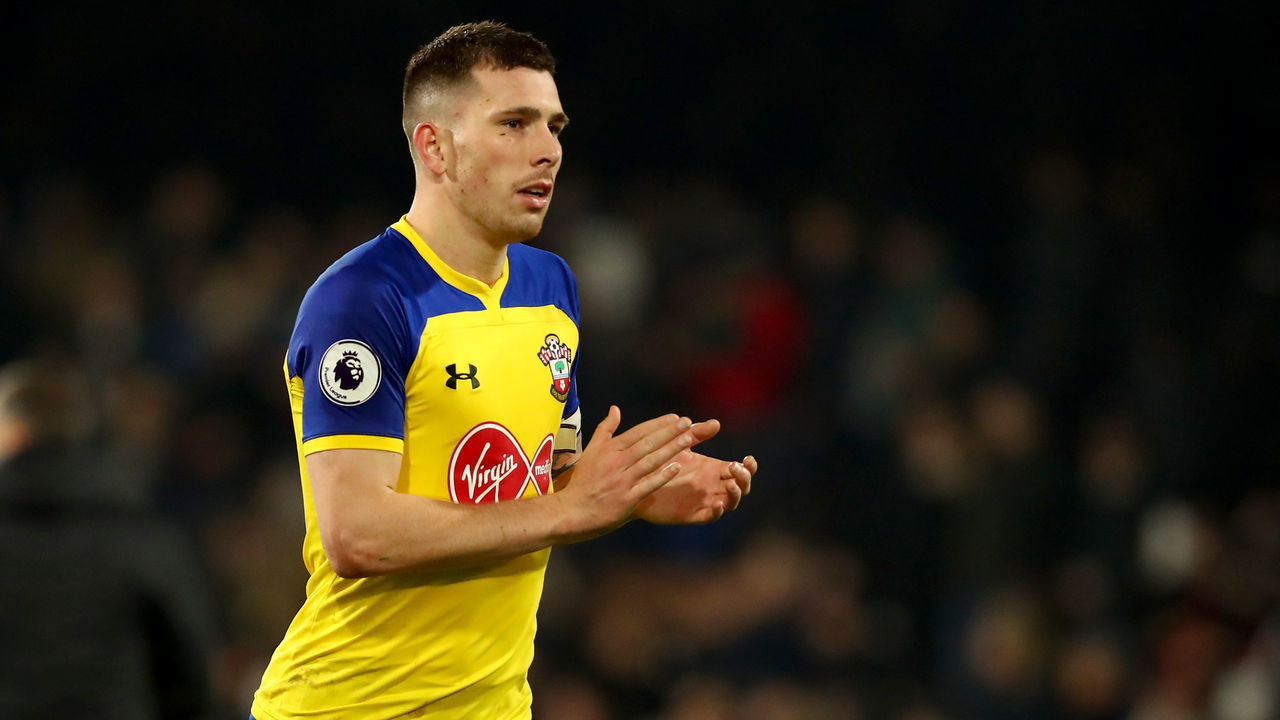 LONDON, ENGLAND - NOVEMBER 24: Pierre-Emile Hojbjerg of Southampton during the Premier League match between Fulham FC and Southampton FC at Craven Cottage on November 24, 2018 in London, United Kingdom.
