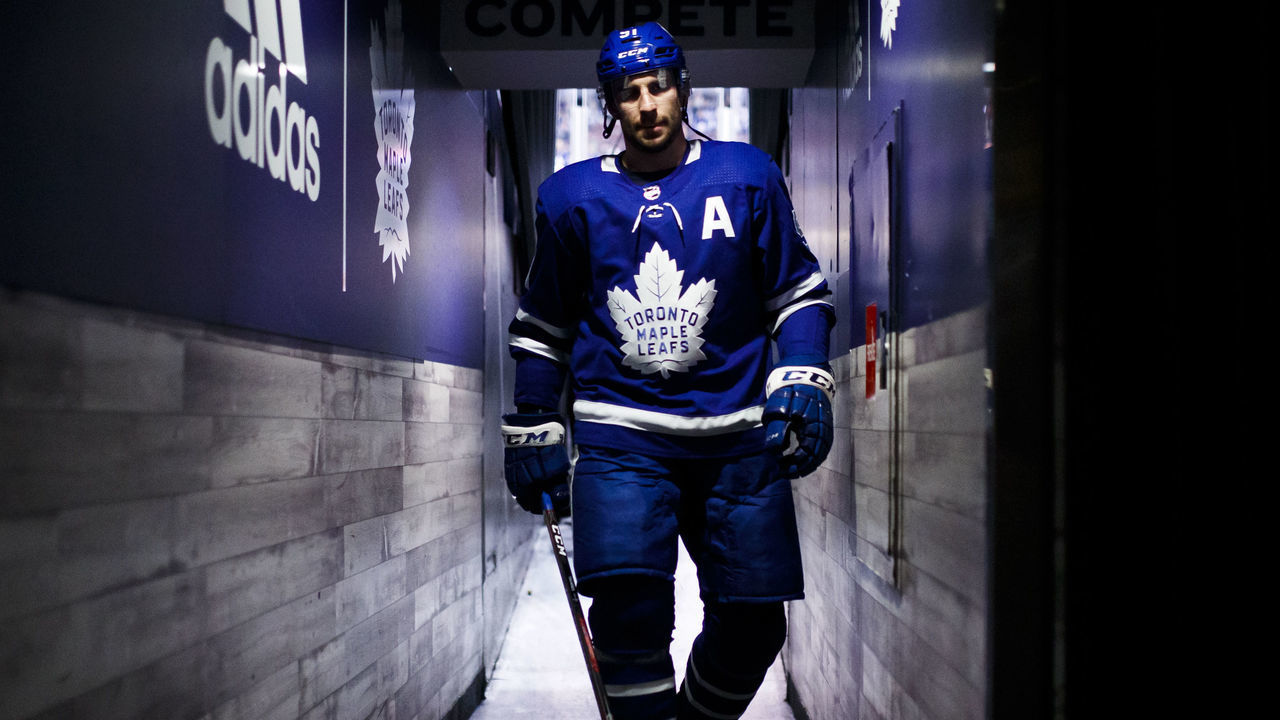 TORONTO, ON - DECEMBER 23: John Tavares #91 of the Toronto Maple Leafs walks through the hallway to the dressing room before playing the Detroit Red Wings at the Scotiabank Arena on December 23, 2018 in Toronto, Ontario, Canada.