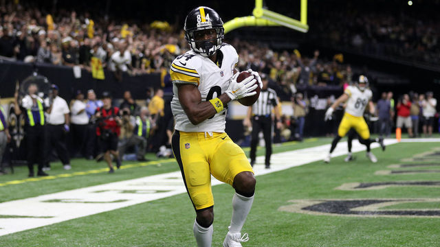 NEW ORLEANS, LOUISIANA - DECEMBER 23: Antonio Brown #84 of the Pittsburgh Steelers catches the ball for a touchdown during the second half against the New Orleans Saints at the Mercedes-Benz Superdome on December 23, 2018 in New Orleans, Louisiana.