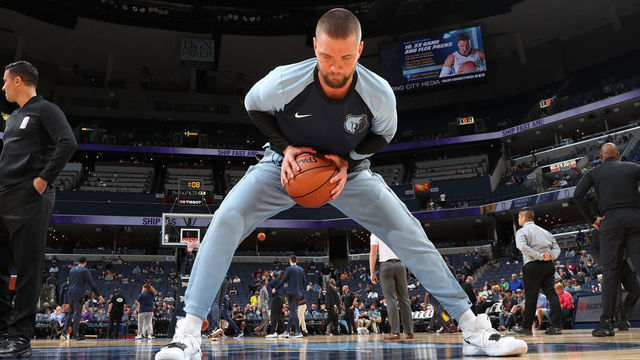 MEMPHIS, TN - OCTOBER 6: Chandler Parsons #25 of the Memphis Grizzlies warms up before the game against the Indiana Pacers during a pre-season game on October 6, 2018 at FedExForum in Memphis, Tennessee. Mandatory Copyright Notice: Copyright 2018 NBAE