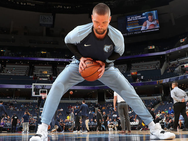 MEMPHIS, TN - OCTOBER 6: Chandler Parsons #25 of the Memphis Grizzlies warms up before the game against the Indiana Pacers during a pre-season game on October 6, 2018 at FedExForum in Memphis, Tennessee. Mandatory Copyright Notice: Copyright 2018 NBAE