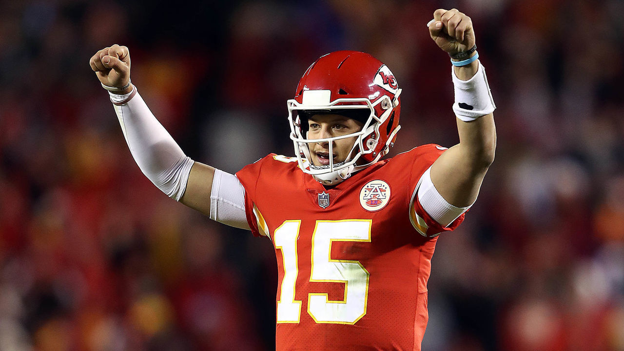 KANSAS CITY, MISSOURI - DECEMBER 30: Quarterback Patrick Mahomes #15 of the Kansas City Chiefs celebrates during the game against the Oakland Raiders at Arrowhead Stadium on December 30, 2018 in Kansas City, Missouri.