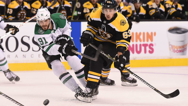 BOSTON, MA - JANUARY 15: Tyler Seguin #91 of the Dallas Stars watches the loose puck against Brad Marchand #63 of the Boston Bruins at the TD Garden on January 15, 2018 in Boston, Massachusetts.
