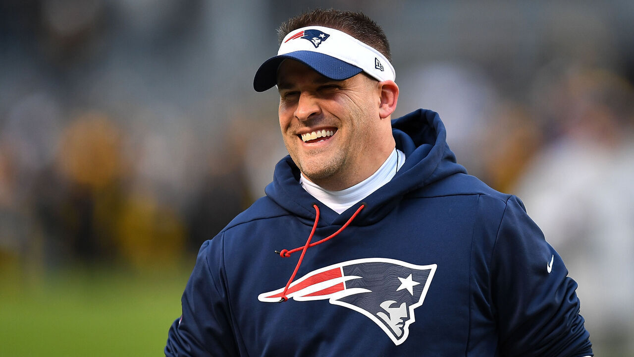 PITTSBURGH, PA - DECEMBER 16: Offensive coordinator Josh McDaniels of the New England Patriots looks on prior to the game against the Pittsburgh Steelers at Heinz Field on December 16, 2018 in Pittsburgh, Pennsylvania.