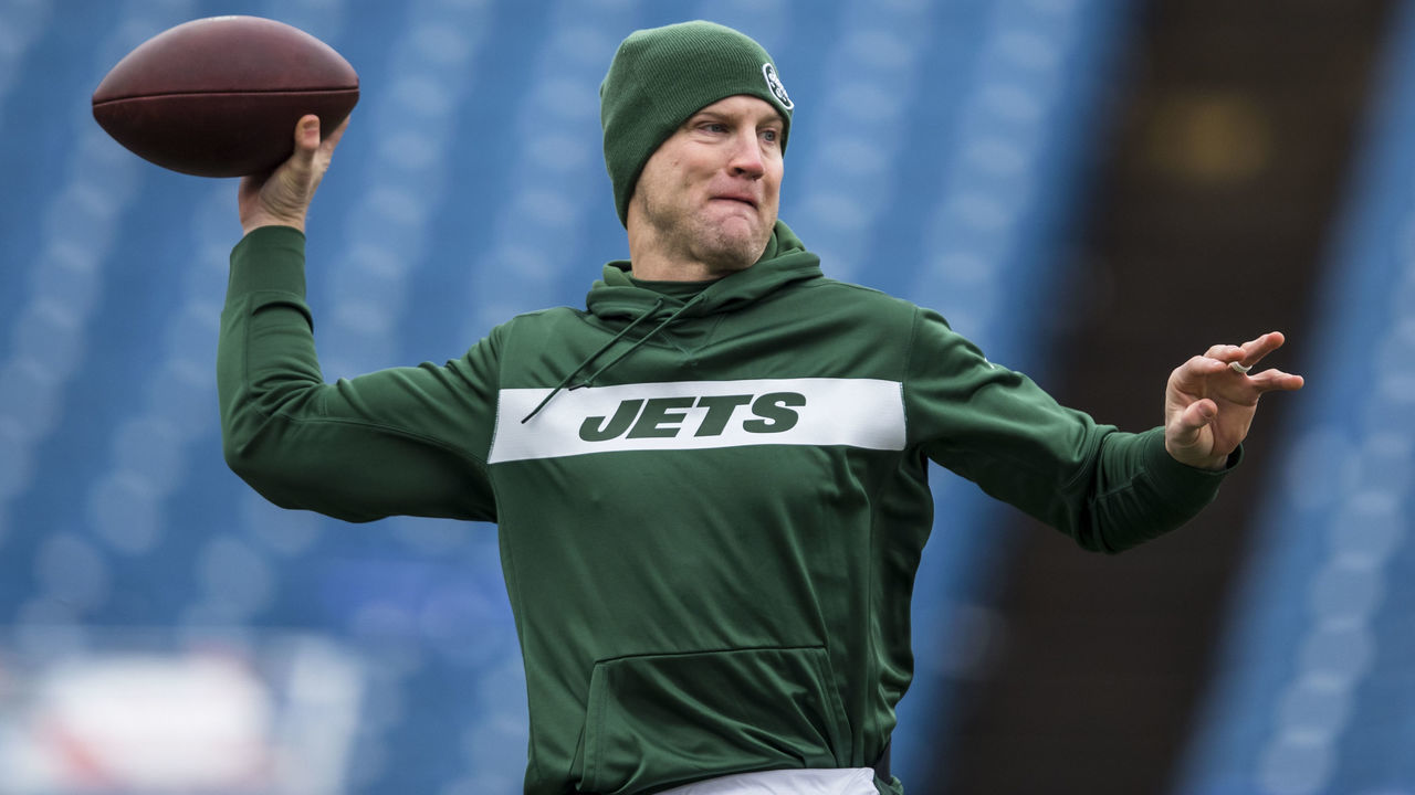ORCHARD PARK, NY - DECEMBER 09: Josh McCown #15 of the New York Jets warms up before the game against the Buffalo Bills at New Era Field on December 9, 2018 in Orchard Park, New York. New York defeats Buffalo 27-23.