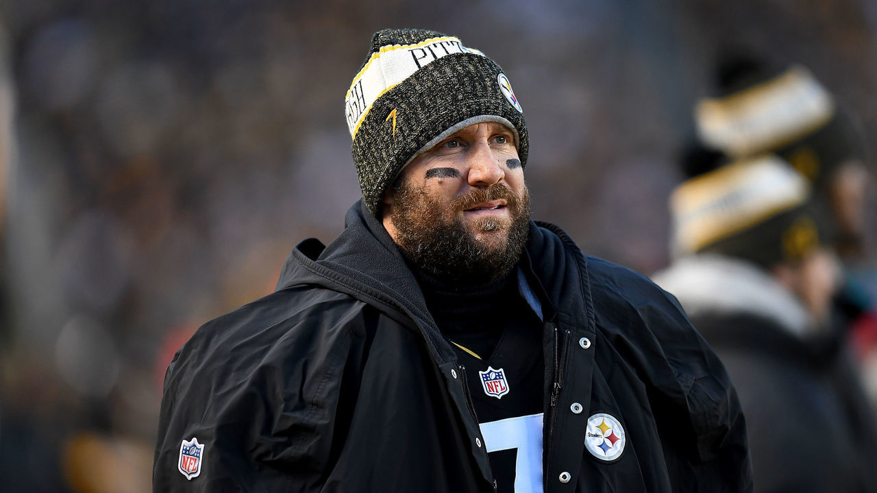 PITTSBURGH, PA - DECEMBER 30: Ben Roethlisberger #7 of the Pittsburgh Steelers looks on in the first quarter during the game against the Cincinnati Bengals at Heinz Field on December 30, 2018 in Pittsburgh, Pennsylvania.