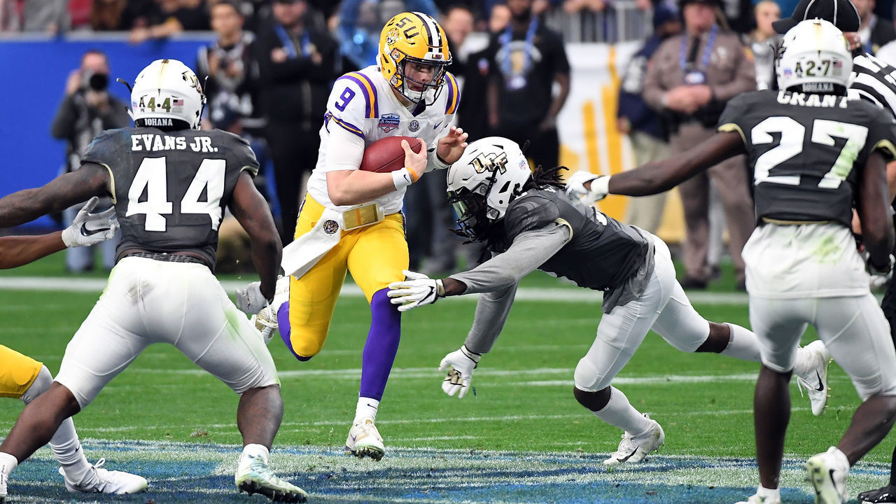 GLENDALE, ARIZONA - JANUARY 01: Quarterback Joe Burrow #9 of the LSU Tigers runs past defensive back Antwan Collier #3 of the UCF Knights during the third quarter of the PlayStation Fiesta Bowl between LSU and Central Florida at State Farm Stadium on January 01, 2019 in Glendale, Arizona.