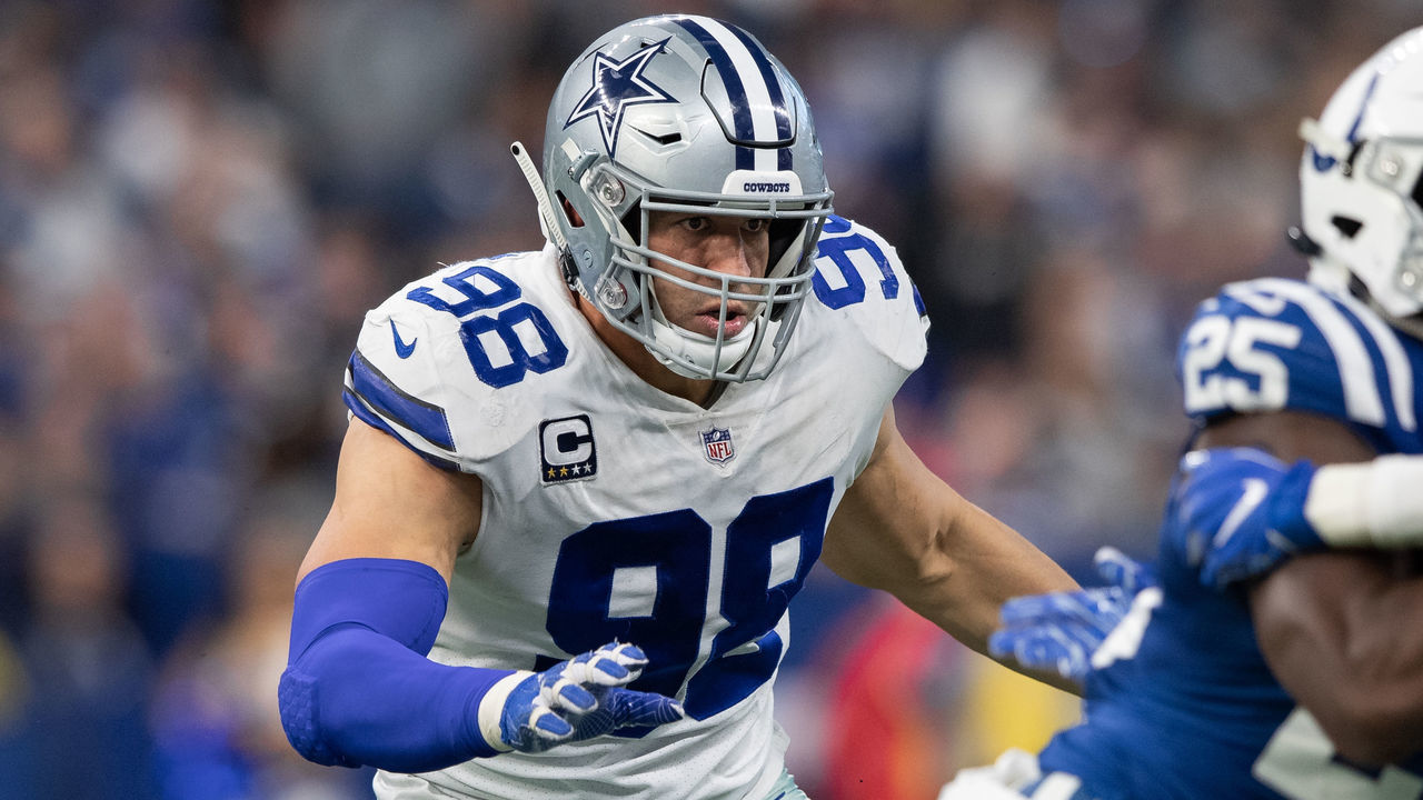 INDIANAPOLIS, IN - DECEMBER 16: Dallas Cowboys defensive lineman Tyrone Crawford (98) looks into the defensive backfield during the NFL game between the Indianapolis Colts and Dallas Cowboys on December 16, 2018, at Lucas Oil Stadium in Indianapolis, IN.