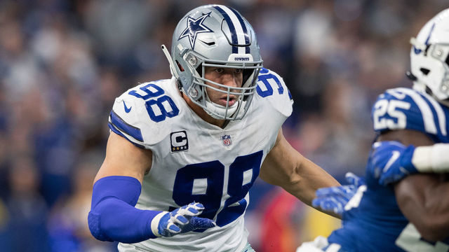 INDIANAPOLIS, IN - DECEMBER 16: Dallas Cowboys defensive lineman Tyrone Crawford (98) looks into the defensive backfield during the NFL game between the Indianapolis Colts and Dallas Cowboys on December 16, 2018, at Lucas Oil Stadium in Indianapolis, IN.