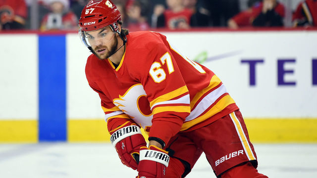 CALGARY, AB - DECEMBER 22: Calgary Flames Right Wing Michael Frolik (67) warms up before an NHL game where the Calgary Flames hosted the St. Louis Blues on December 22, 2018, at the Scotiabank Saddledome in Calgary, AB.