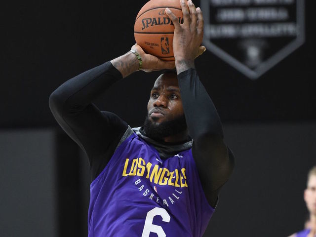 EL SEGUNDO, CA - SEPTEMBER 26: LeBron James #23 of the Los Angeles Lakers shoots the ball at practice at UCLA Health Training Center on September 25, 2018 in El Segundo, California. NOTE TO USER: User expressly acknowledges and agrees that, by downloading and/or using this Photograph, user is consenting to the terms and conditions of the Getty Images License Agreement. Mandatory Copyright Notice: Copyright 2018 NBAE
