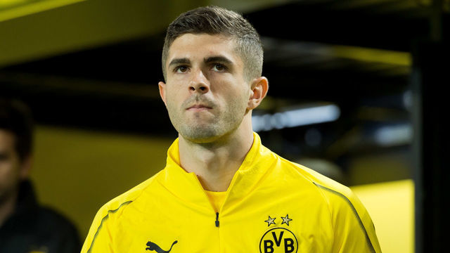 DORTMUND, GERMANY - NOVEMBER 10: Christian Pulisic of Borussia Dortmund looks on during the Bundesliga match between Borussia Dortmund and FC Bayern Muenchen at Signal Iduna Park on November 10, 2018 in Dortmund, Germany.