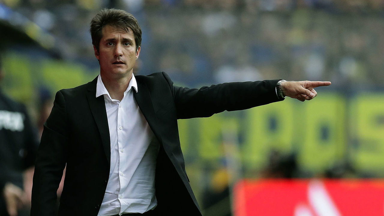 Boca Juniors' coach Guillermo Barros Schelotto gives instructions, during the first leg match of the all-Argentine Copa Libertadores final against River Plate, at La Bombonera stadium in Buenos Aires, on November 11, 2018.