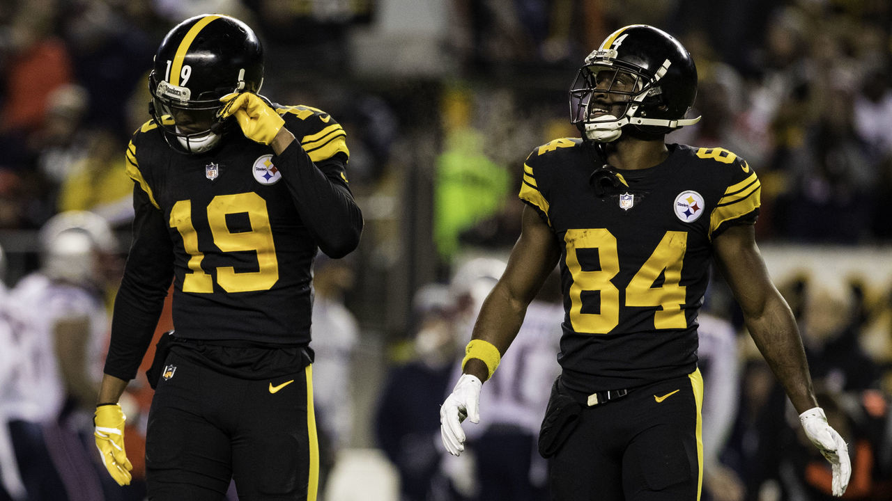 PITTSBURGH, PA -DECEMBER 16: Pittsburgh Steelers wide receiver JuJu Smith-Schuster (19) and Pittsburgh Steelers wide receiver Antonio Brown (84) look on during the NFL football game between the New England Patriots and the Pittsburgh Steelers on December 16, 2018 at Heinz Field in Pittsburgh, PA.