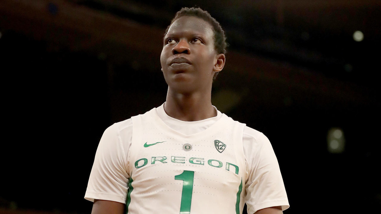 NEW YORK, NEW YORK - NOVEMBER 16: Bol Bol #1 of the Oregon Ducks reacts to a call in the second half against the Syracuse Orange during the 2K Empire Classic at Madison Square Garden on November 16, 2018 in New York City.The Oregon Ducks defeated the Syracuse Orange 80-65.