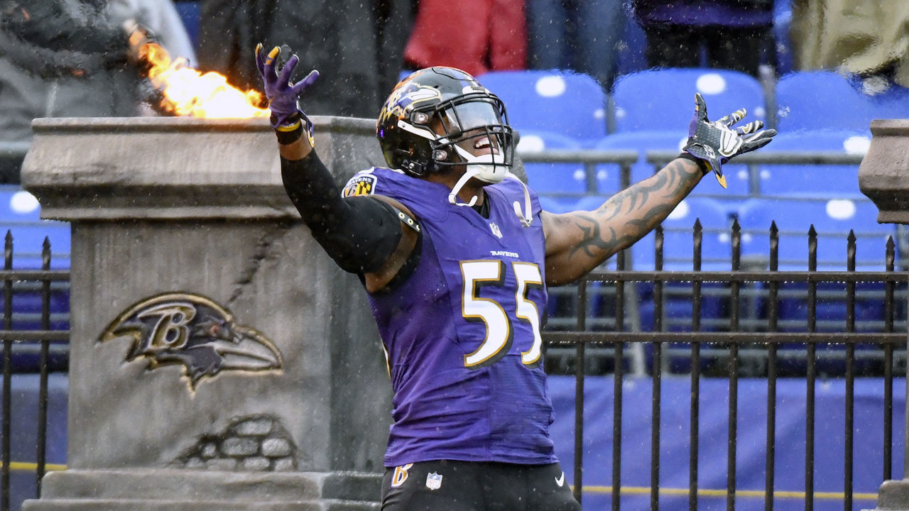 BALTIMORE, MD - DECEMBER 16: Baltimore Ravens outside linebacker Terrell Suggs (55)takes the field for the game against the Tampa Bay Buccaneers on December 16, 2018, at M&T Bank Stadium in Baltimore, MD.