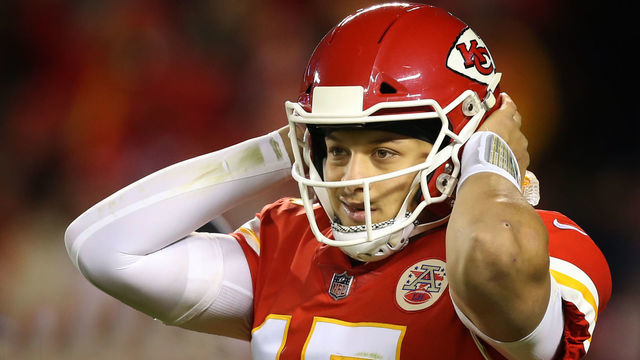 KANSAS CITY, MO - DECEMBER 30: Kansas City Chiefs quarterback Patrick Mahomes (15) in the third quarter of an NFL game between the Oakland Raiders and Kansas City Chiefs on December 30, 2018 at Arrowhead Stadium in Kansas City, MO.