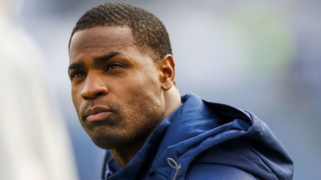 NASHVILLE, TN - DECEMBER 31: Injured Running Back DeMarco Murray of the Tennessee Titans looks on as the team warms up before there game against the Jacksonville Jaguars at Nissan Stadium on December 31, 2017 in Nashville, Tennessee.