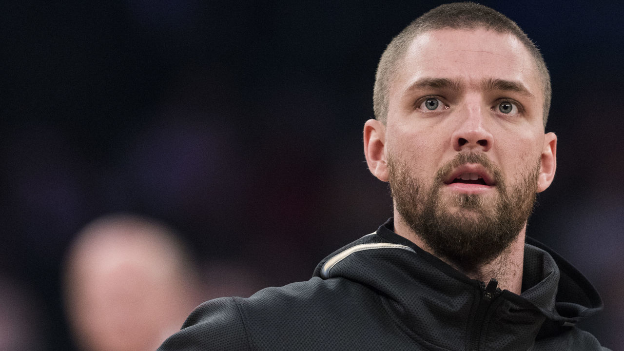 NEW YORK, NY - DECEMBER 6: Chandler Parsons #25 of the Memphis Grizzlies warms up before the game against the New York Knicks at Madison Square Garden on December 6, 2017 in New York City.