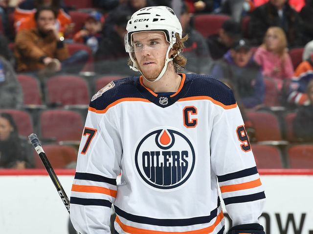 How serious is Connor McDavid's injury and what do the Oilers do