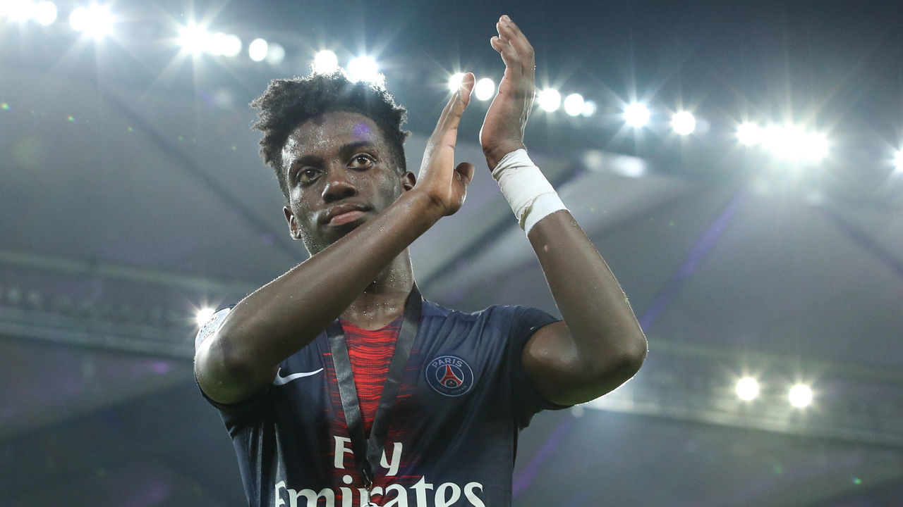 SHENZHEN, CHINA - AUGUST 04: Timothy Weah of Paris Saint Germain celebrates the champion after the match between Paris Saint Germain and Monaco at Shenzhen Longgang Sports Center on August 4, 2018 in Shenzhen, China.