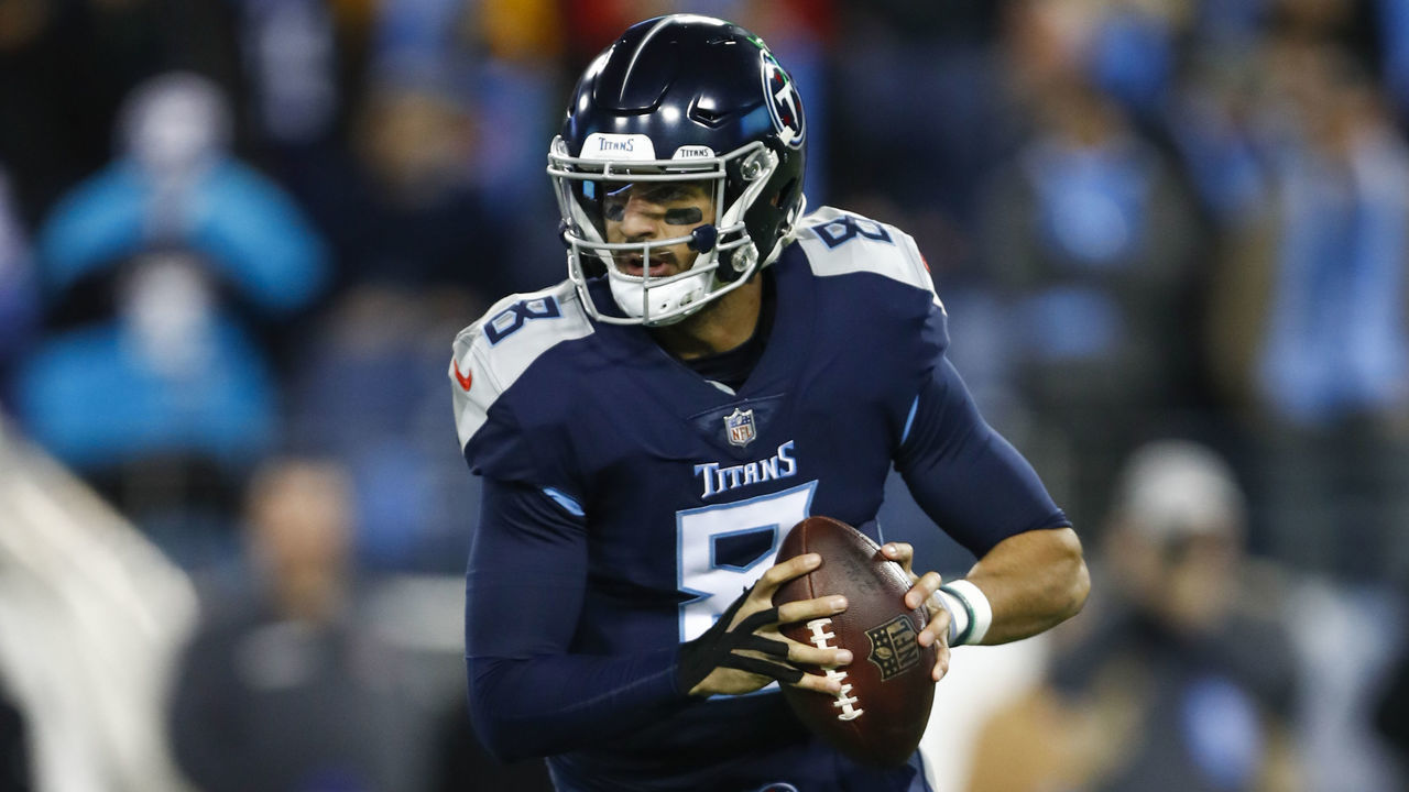 NASHVILLE, TN - DECEMBER 6: Marcus Mariota #8 of the Tennessee Titans runs with the ball against the Jacksonville Jaguars during the first quarter at Nissan Stadium on December 6, 2018 in Nashville, Tennessee.