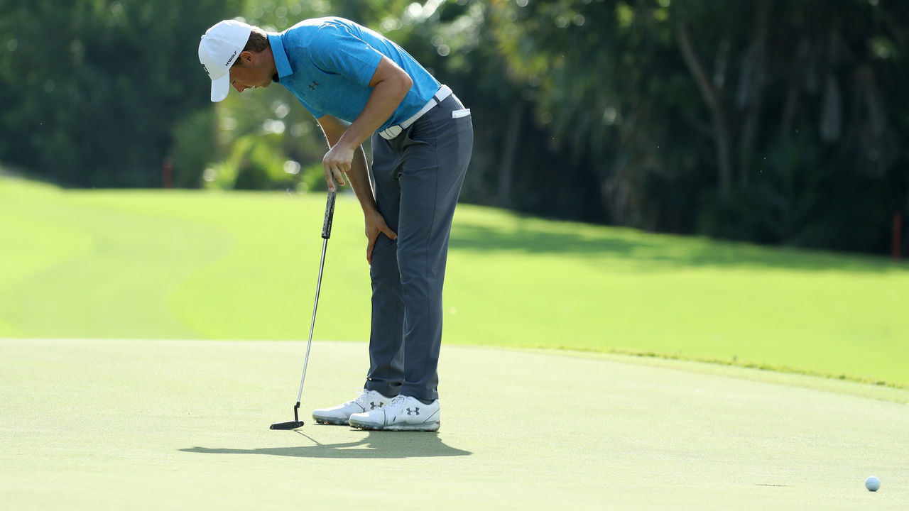 PLAYA DEL CARMEN, MEXICO - NOVEMBER 09: Jordan Spieth of the United States reacts to a missed birdie putt on the 17th green during the second round of the Mayakoba Golf Classic at El Camaleon Mayakoba Golf Course on November 09, 2018 in Playa del Carmen, Mexico.