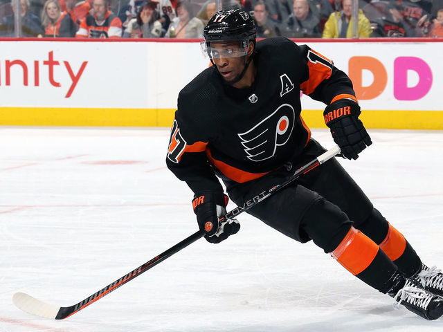 PHILADELPHIA, PA - JANUARY 05: Wayne Simmonds #17 of the Philadelphia Flyers skates against the Calgary Flames on January 5, 2019 at the Wells Fargo Center in Philadelphia, Pennsylvania.