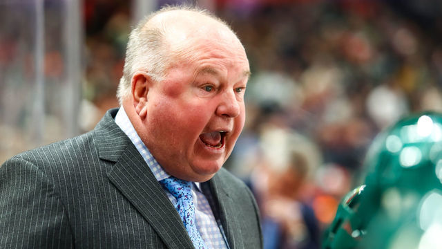 ST. PAUL, MN - NOVEMBER 27: Bruce Boudreau of the Minnesota Wild talks to his players during the game between the Arizona Coyotes and the Minnesota Wild on November 27, 2018 at Xcel Energy Center in St. Paul, Minnesota. The Arizona Coyotes defeated the Minnesota Wild 4-3.