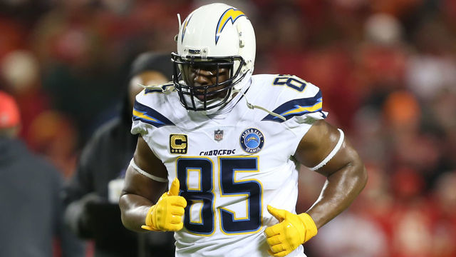 KANSAS CITY, MO - DECEMBER 13: Los Angeles Chargers tight end Antonio Gates (85) before an NFL game between the Los Angeles Chargers and Kansas City Chiefs on December 13, 2018 at Arrowhead Stadium in Kansas City, MO.