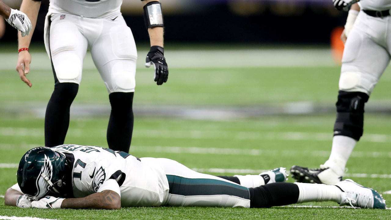 NEW ORLEANS, LOUISIANA - JANUARY 13: Alshon Jeffery #17 of the Philadelphia Eagles is consoled by Nick Foles #9 after allowing a pass to go through his hands that led to an interception late in the fourth quarter against the New Orleans Saints in the NFC Divisional Playoff Game at Mercedes Benz Superdome on January 13, 2019 in New Orleans, Louisiana. The Saints defeated the Eagles 20-14.