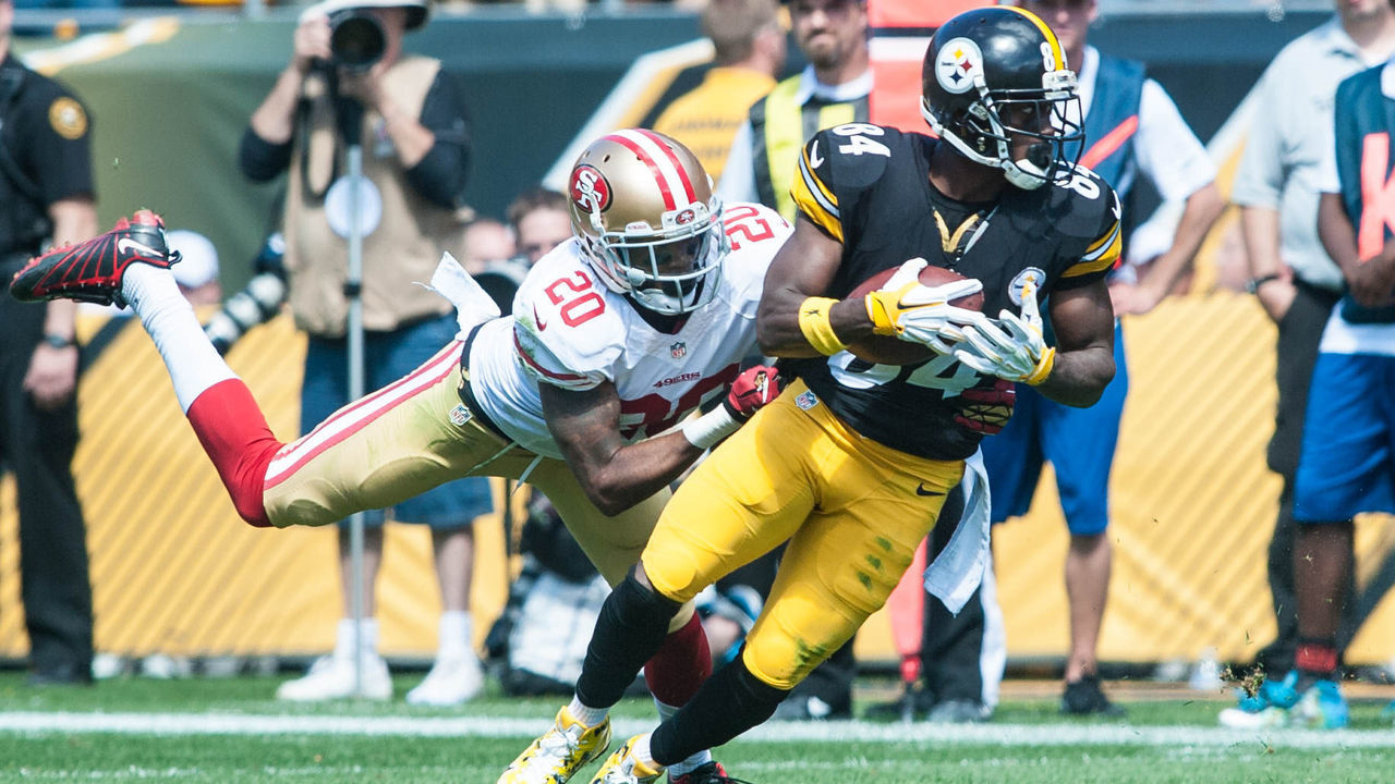 September 20 2015: Pittsburgh Steelers wide receiver Antonio Brown (84) runs after a catch during the first half in the game between the Pittsburgh Steelers and the San Francisco 49ers at Heinz Field in Pittsburgh, Pennsylvania.