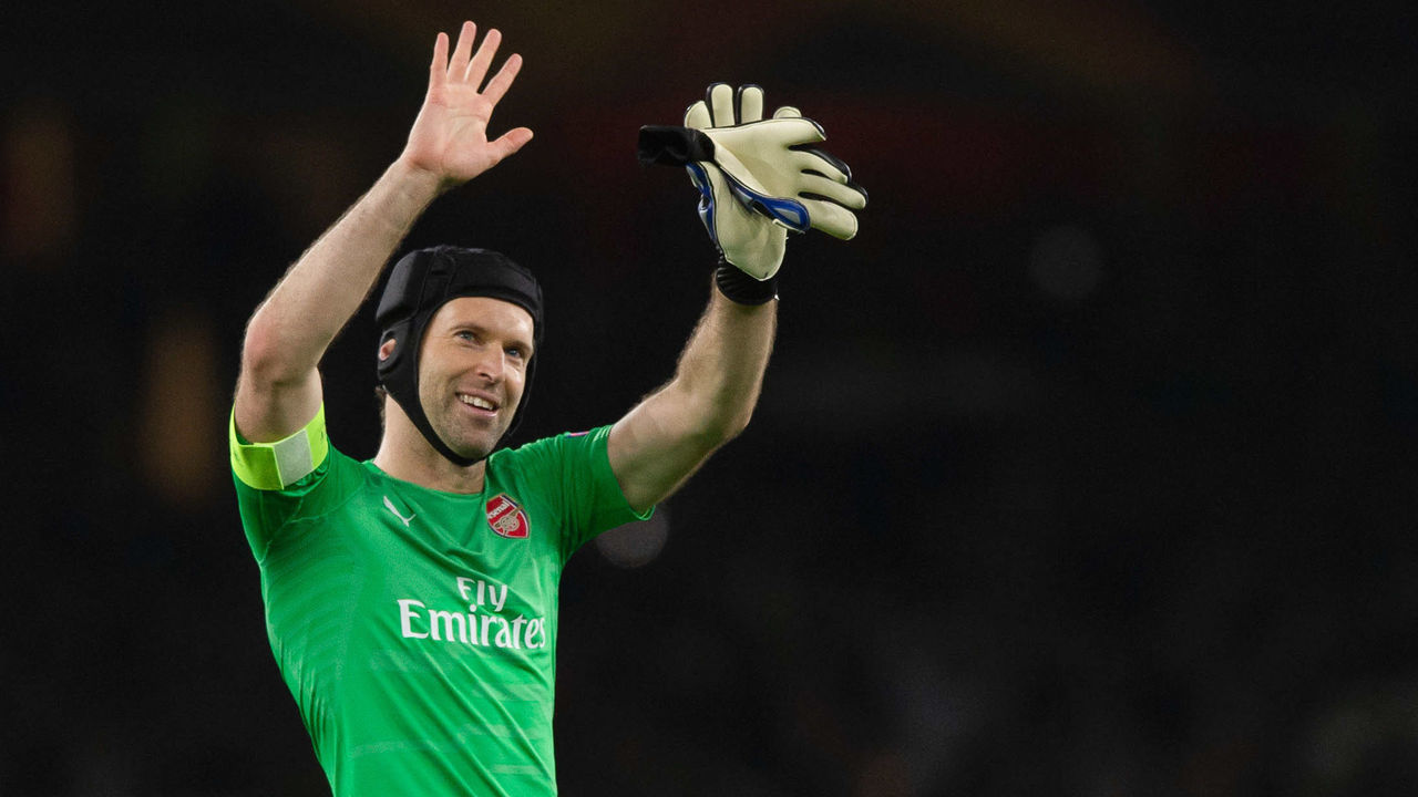 LONDON, ENGLAND - NOVEMBER 08: Petr Cech of Arsenal gestures during the UEFA Europa League Group E match between Arsenal and Sporting CP at Emirates Stadium on November 8, 2018 in London, United Kingdom.