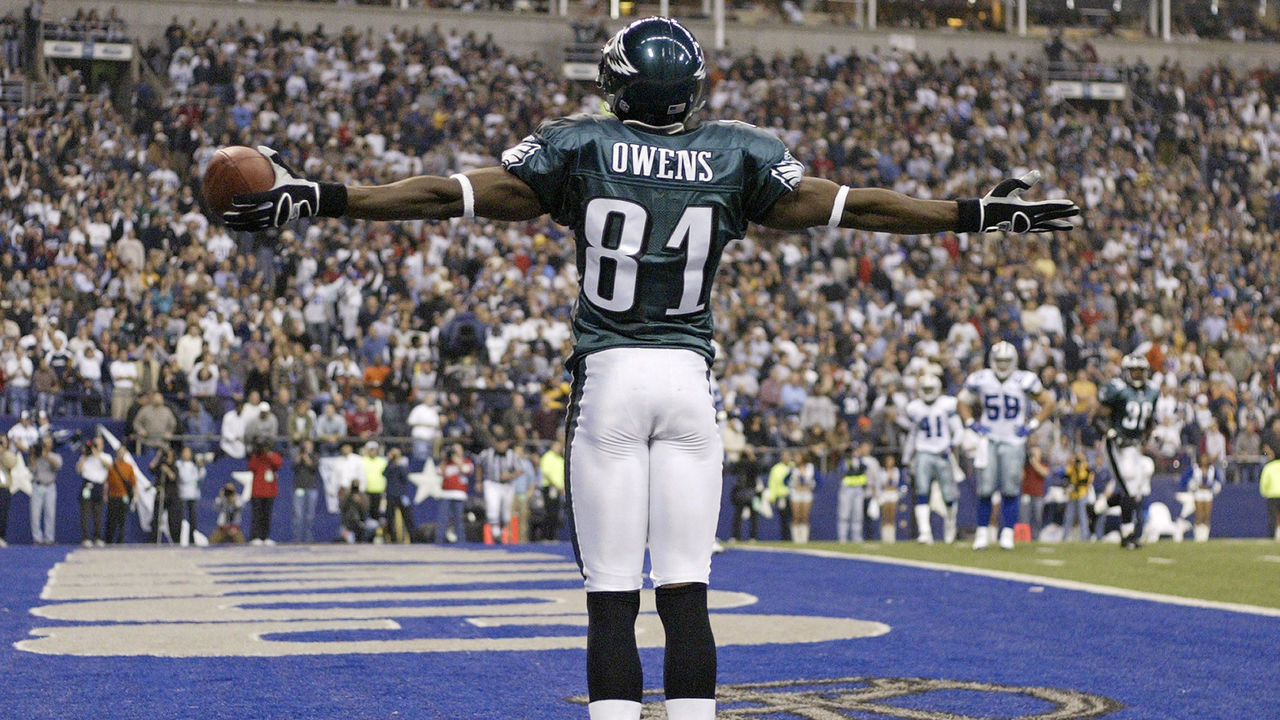 Philadelphia Eagles wide receiver Terrell Owens (81) stands on the star after scoring his second touchdown of the half. At the half the Philadelphia Eagles lead the Dallas Cowboys 35-14 on Monday, November 15, 2004 at Texas Stadium in Irving, TX.