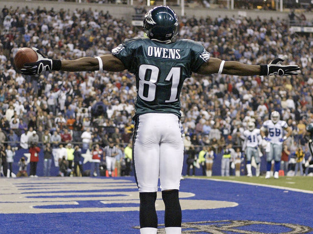 Terrell Owens says he's 'available' for the struggling Eagles