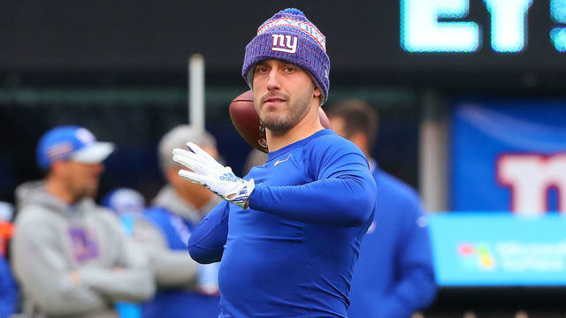 EAST RUTHERFORD, NJ - DECEMBER 30: New York Giants quarterback Kyle Lauletta (17) warms up prior to the National Football League game between the New York Giants and the Dallas Cowboys on December 30, 2018 at MetLife Stadium in East Rutherford, NJ.