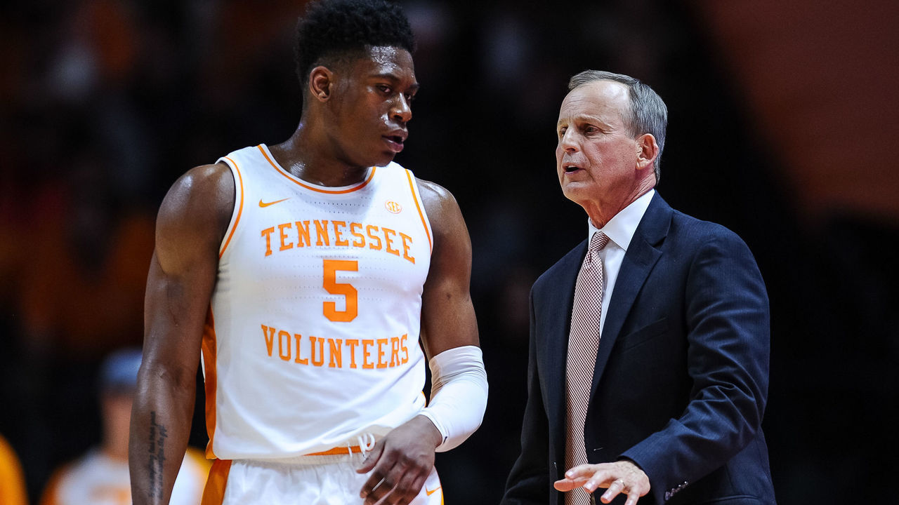 KNOXVILLE, TN - JANUARY 15: Tennessee Volunteers head coach Rick Barnes talks with Tennessee Volunteers guard Admiral Schofield (5) during a college basketball game between the Tennessee Volunteers and Arkansas Razorbacks on January 15, 2019, at Thompson-Boling Arena in Knoxville, TN.