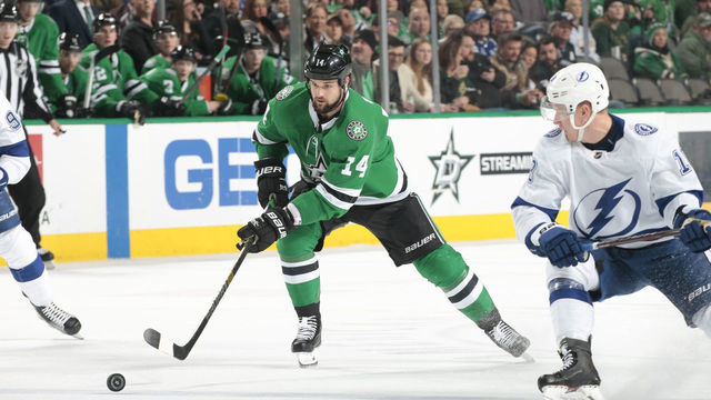 DALLAS, TX - JANUARY 15: Jamie Benn #14 of the Dallas Stars handles the puck against the Tampa Bay Lightning at the American Airlines Center on January 15, 2019 in Dallas, Texas.